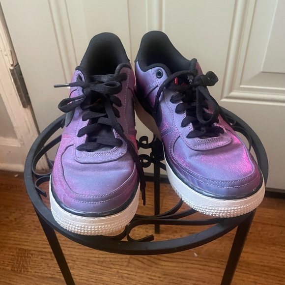 Air Force 1 LV8 Shift GS ‘Hyper Violet Black’ Sneakers - Picture 7 of 8